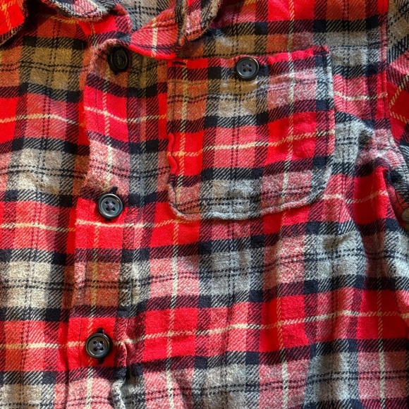 Old Navy Red and Gray Plaid Kids Button Down Shirt - Size 5T​ - Picture 4 of 4